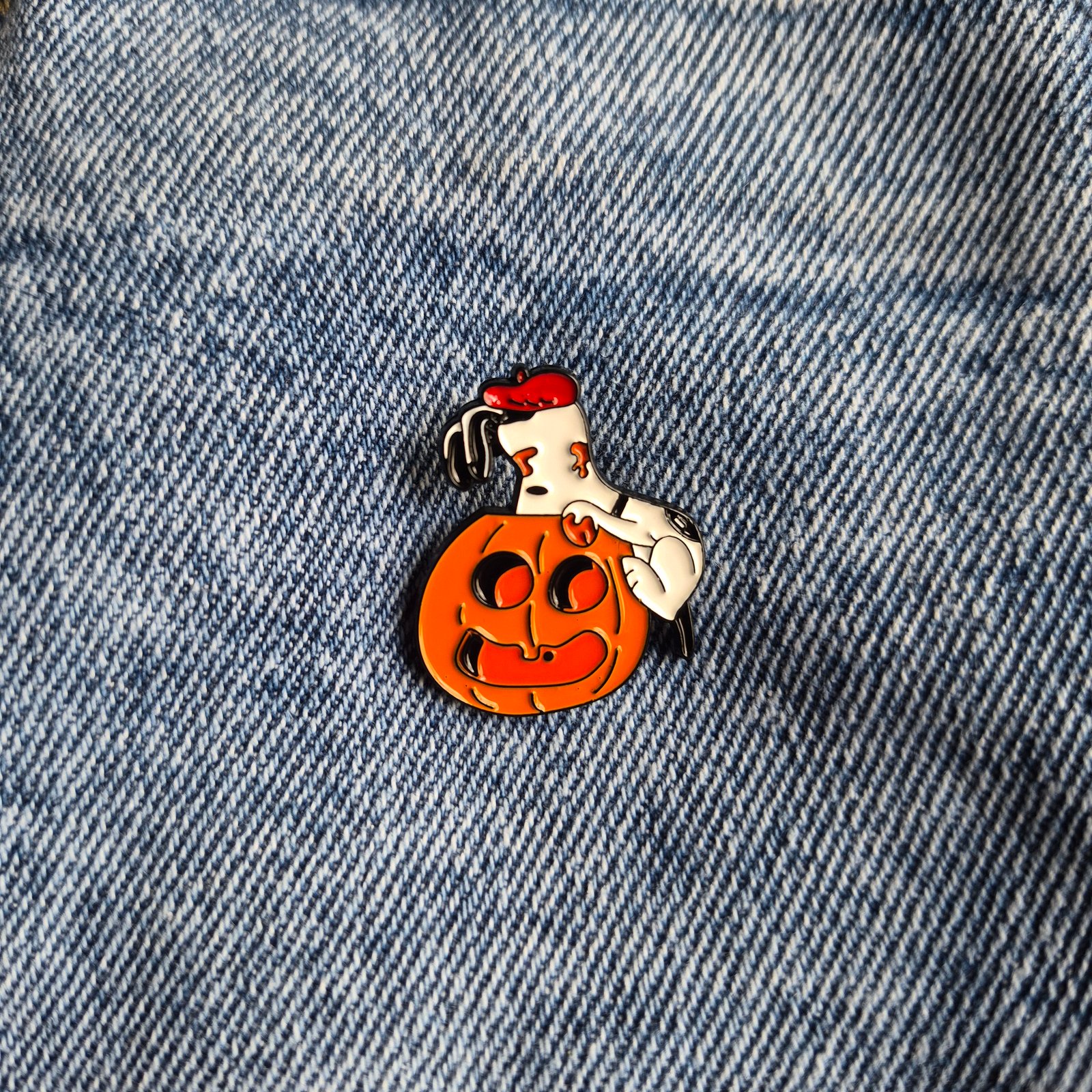 Pin Snoopy Comiendo Calabaza